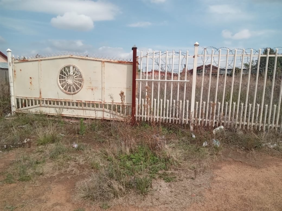  Bedroom Property for Sale in Selosesha Free State